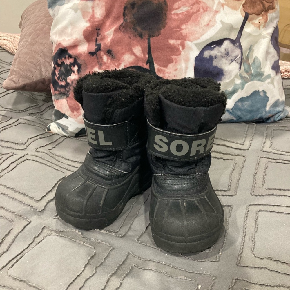 Sorel Black Snow Toddler size 5